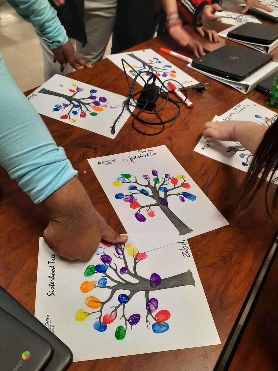 SIISschool09's tweet photo. Leaving our thumb prints on the 🌎 #Sisterhood #InternationalWomensDay #mentorship @RCSDMLKJr @jamisoncollette @Jerondagriffin1 @gatorADL @DLawtonGreggs @teachingonadime @COMeally https://t.co/ObDXN5mboC