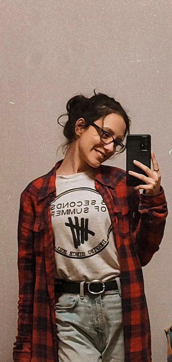 placeinflicker's tweet image. if i could say #ThankYou5SOS a billion times, i would. i grew up with you guys, you shaped my personality, made me who i am. you were there even when i was an awkward 13 year old😭 not to mention the friendships you gave me. love you forever, let's continue to grow together🤍