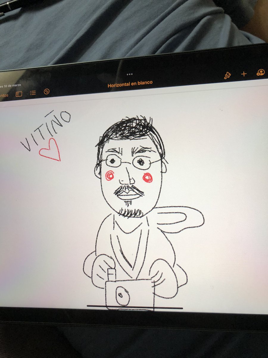 RobaynaCelia's tweet photo. *Vamos a hacernos un retrato el uno al otro*

Yo: ✨🤩☺️               Víctor: 🤡🥲🌚 https://t.co/jim4km929Q