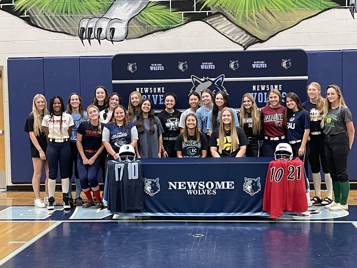 2 of our seniors signed today to continue their softball careers 🙌🙌 Congrats to them🎉
Kinsley Castro - Eckerd College
Kelsey Winters - University of Iowa