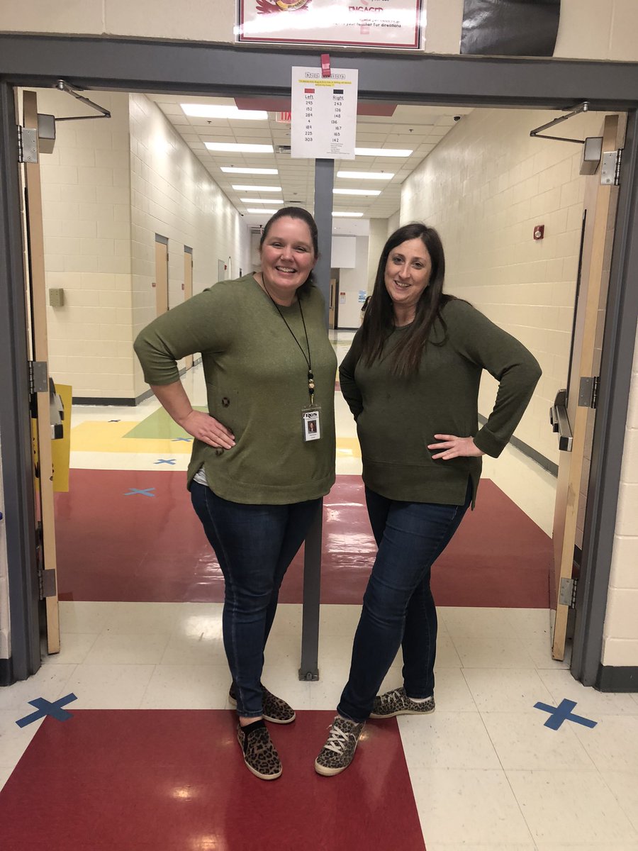 eslrocks_sce's tweet photo. Not even planned!  #twins #eslrocks https://t.co/B7WEBqRyZ0