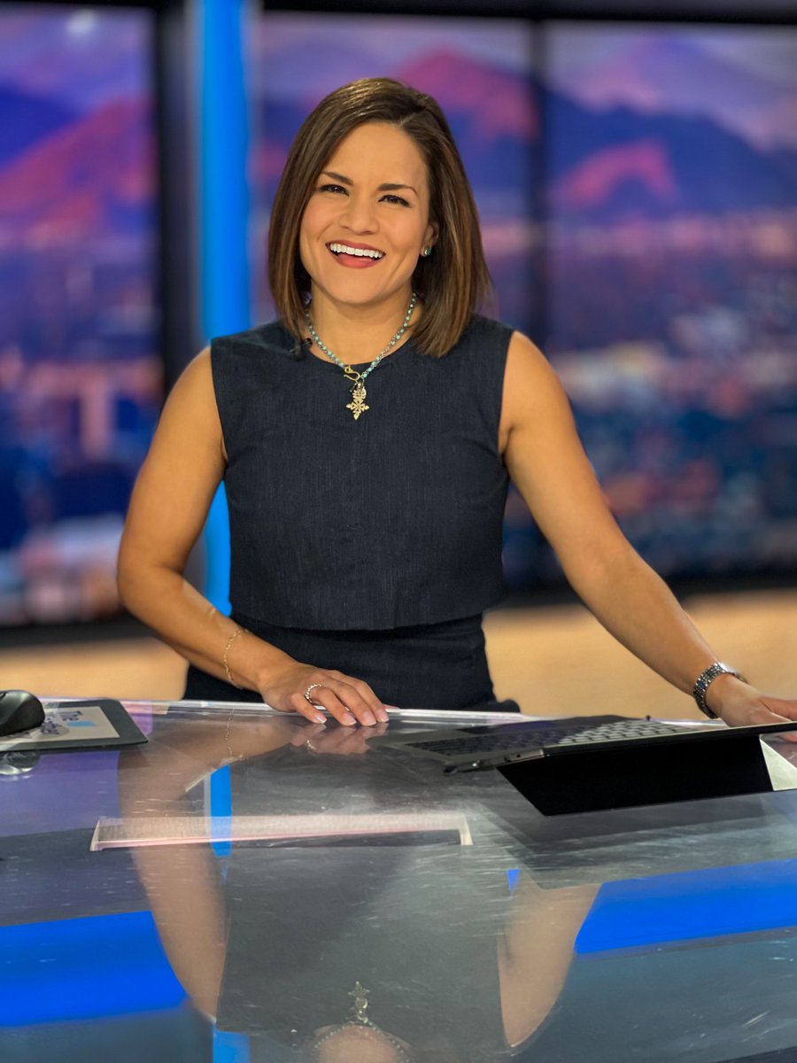 NicoleCritesTV's tweet photo. News time! #GoodEveningArizona 4.5.6pm 📺 👀 #3tv #cbs5 
📸: @ExposedByChris #azfamily https://t.co/EPkJtjShcf