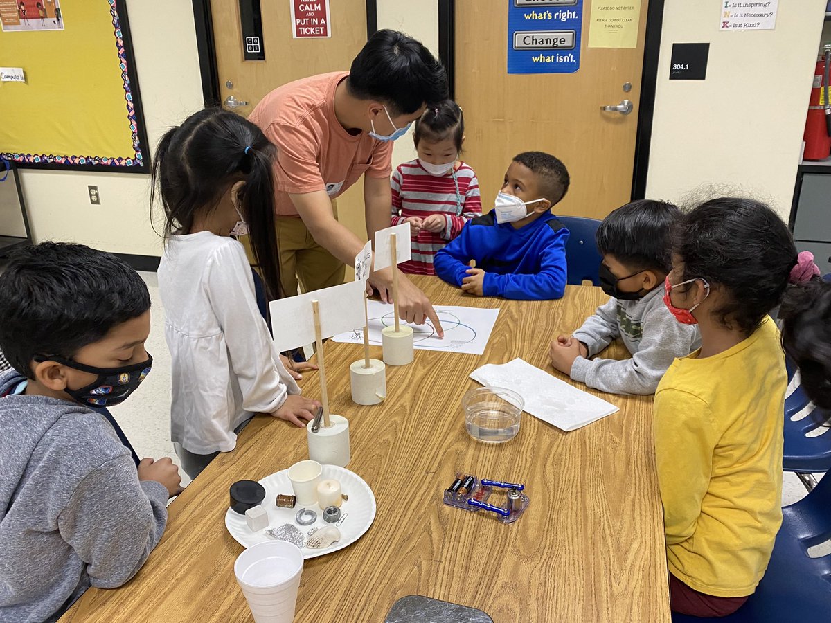 PullmansKinders's tweet image. So much fun predicting which objects would float, conduct electricity, and attract a magnet at #scienceforce!  We loved having these awesome parents join us!  @WilsonCreekES
