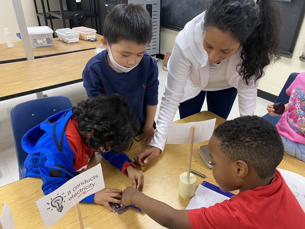 PullmansKinders's tweet image. So much fun predicting which objects would float, conduct electricity, and attract a magnet at #scienceforce!  We loved having these awesome parents join us!  @WilsonCreekES