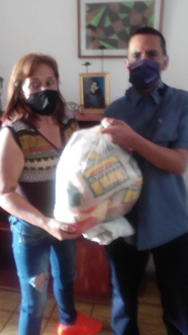 matea9620's tweet photo. Hoy 8 de marzo gracias a nuestro presidente @NicolasMaduro y a nuestras politicas @tachira_gmas fue entregado a 508 familias el clap gracias a nuestro gobernador @FreddyBernal por este gran beneficio #soycomunicadorclap 
@ClapParroquia 
@BermudezJoseA https://t.co/cIT17zqQaU