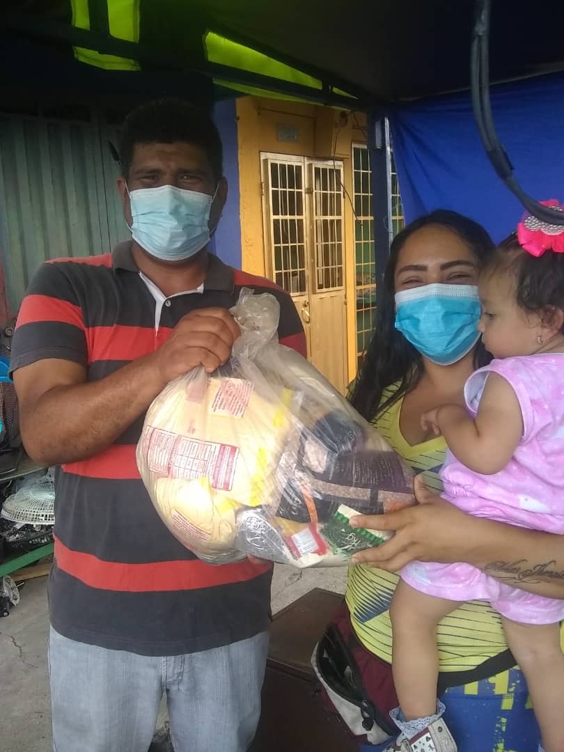 matea9620's tweet photo. Hoy 8 de marzo gracias a nuestro presidente @NicolasMaduro y a nuestras politicas @tachira_gmas fue entregado a 508 familias el clap gracias a nuestro gobernador @FreddyBernal por este gran beneficio #soycomunicadorclap 
@ClapParroquia 
@BermudezJoseA https://t.co/cIT17zqQaU
