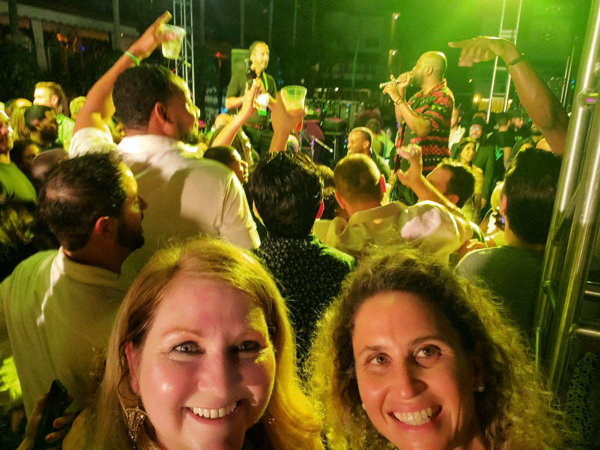 CliniCompIntl's tweet photo. 🌴 Wrapping up at #vive2022 Industry Night with @Wyclef Jean at the Kimpton Hotels & Restaurants #Surfcomber in Miami!! Thank you @CIOCHIME ! 🌴 #digitialhealth https://t.co/JY2j5mfIrv