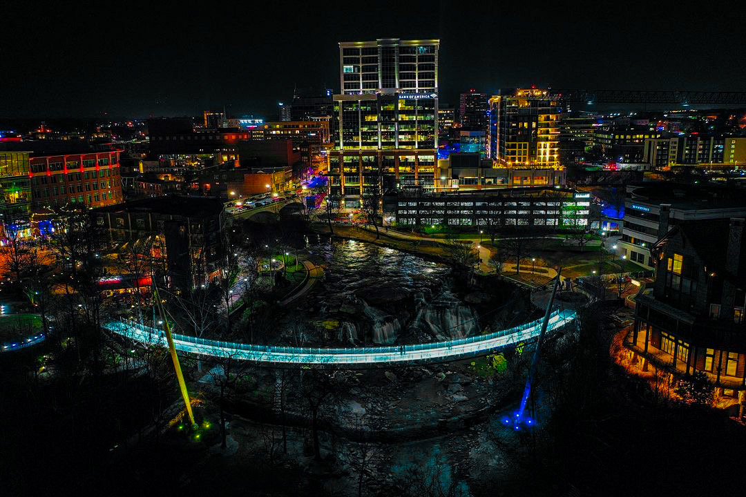 To help raise awareness + show our support for the Ukrainian people, the city recently raised a Ukrainian flag at City Hall + lit the Liberty Bridge blue + yellow. Share your support by joining a peaceful gathering at Falls Park on Saturday, March 12, from 4 - 6 PM

📸: <a href="/GVLdaily/">GVLdaily</a>