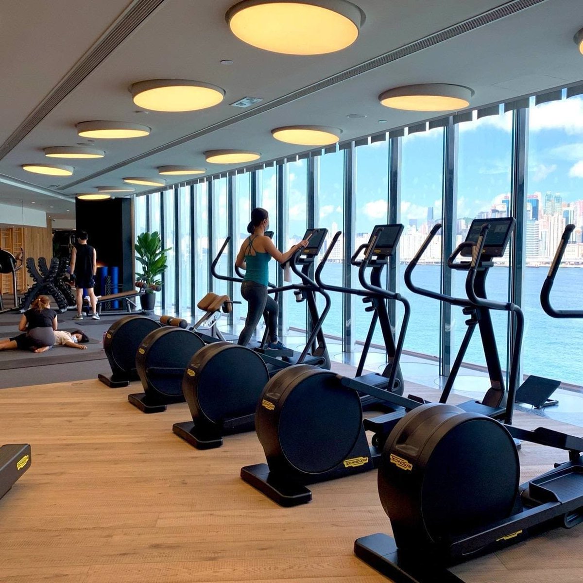olderkkkk's tweet photo. Pure，is the most expensive gym in Hong Kong. https://t.co/7WlX44TdHC