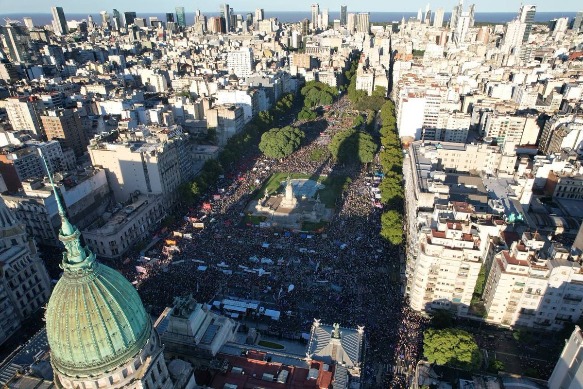 casa_ringo's tweet photo. 🔥PARO Y MOVILIZACIÓN INTERNACIONAL FEMINISTA🔥

Gritamos y exigimos 
¡La deuda es con nosotras! ¡Que la paguen los que la fugaron! ¡Aparicion con vida de Tehuel y Absolución total para Higui!
¡Efectiva implementación de la ESI YA!

💜
#8m #8demarzo #parofeminista https://t.co/4ldMxqpWGa