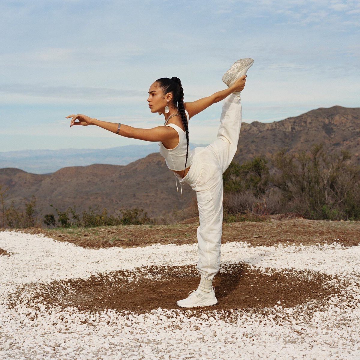 aliciakeys's tweet photo. Iโm grateful for the launch of this beautiful collaboration with @Athleta celebrating body positivity and consciousness. Celebrating the greatness within all of us.
Itโs a powerful time for us.
What are u grateful for???ย
ย
#PowerOfShe #AthletaXKeys #AthletaPartner https://t.co/dBXIJpfHt2