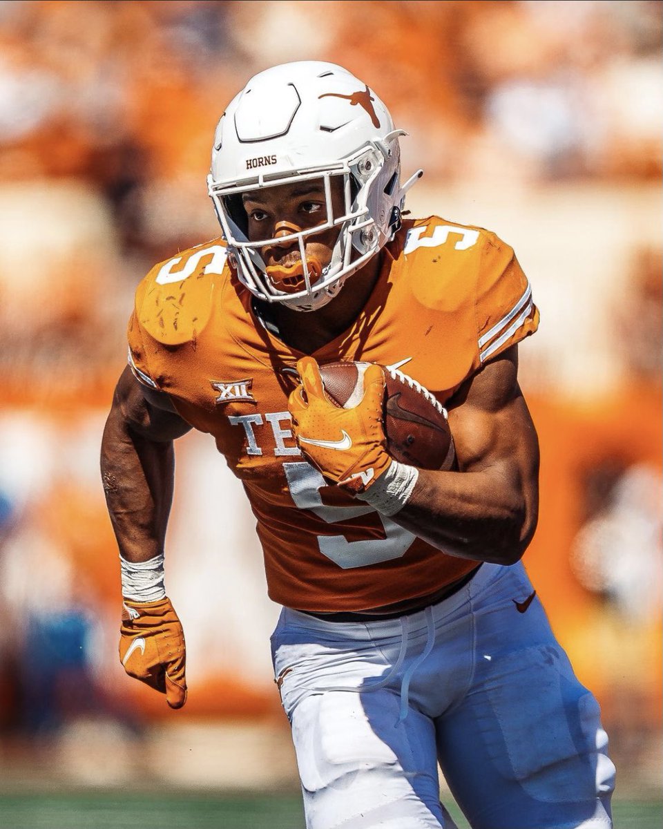 Thank you lord🙏🏾Beyond blessed to say I have received an offer from The University of Texas🤘🏾#HookEm <a href="/CoachSark/">Steve Sarkisian</a> <a href="/CoachJeffBanks/">Jeff Banks</a> @CoachChoateUT <a href="/TexasFootball/">Texas Football</a>