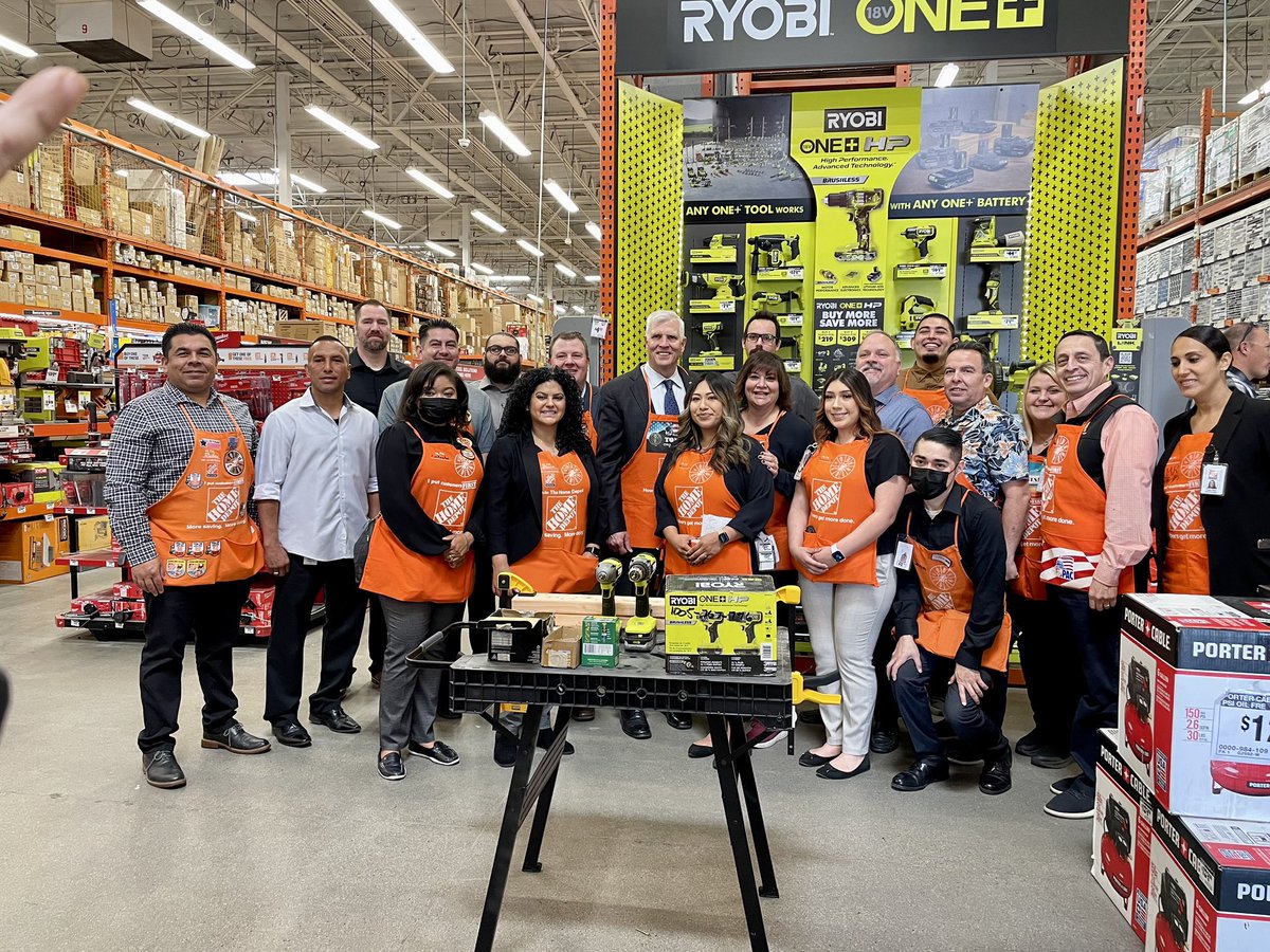 GardenGroveHD's tweet photo. Great store walk with Senator Umberg and our CIT Team talking about organized retail crime. @FrommholzM @JeannineJozwiak @HOMEDEPOTGR! #HDSTOREWALK https://t.co/NHqy5eVWuQ