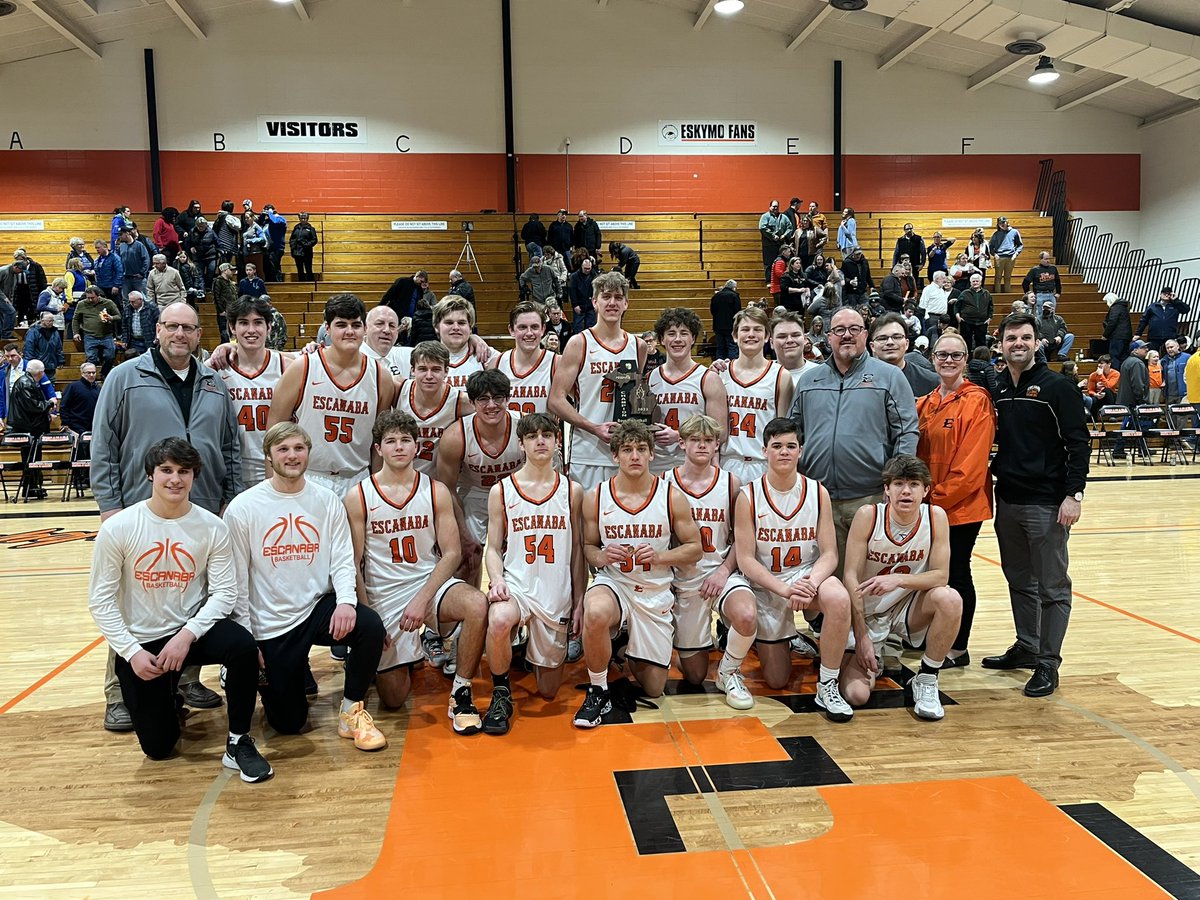 EscanabaEskymo's tweet photo. District 33 champs! 🏀 https://t.co/FczZn03tHl