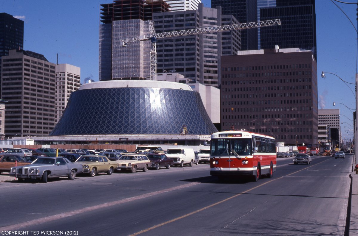 TorontoPast's tweet photo. TO in the 80's: A changing city: Toronto was growing we needed a state of the art performance theatre.  We got it in 1982 with Roy Thompson Hall (Toronto Archives)
.
.
#toronto #torontopast #retrotoronto #torontohistory #roythompsonhall #torontotheatre https://t.co/LAkpskNvci