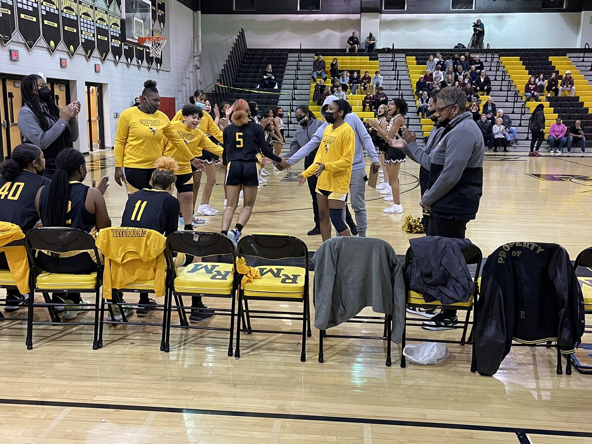 Melissa90908196's tweet photo. Happening Right Now!!! Let’s go Lady Yellow Jackets!!! State Semi-Finals🏀🏀🏀 https://t.co/l50pqxWf6r