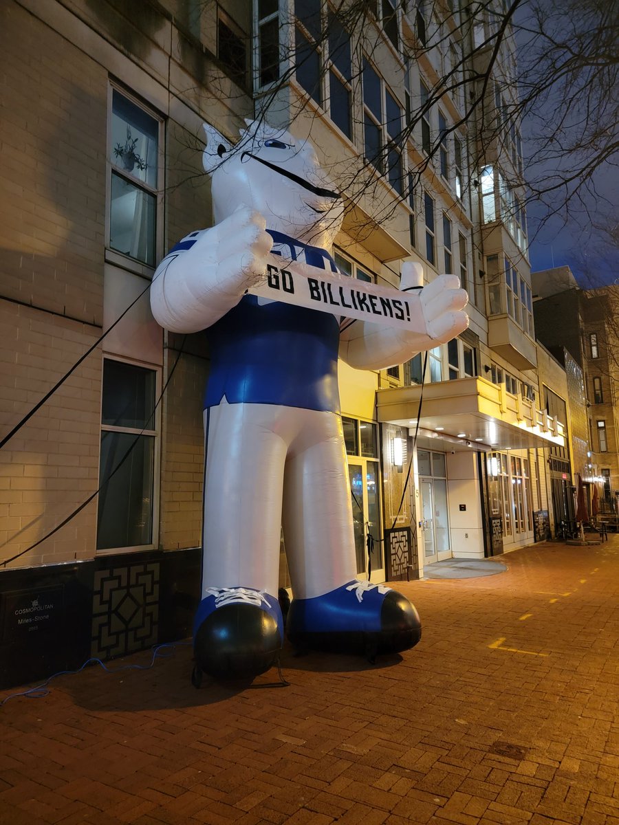 bedevilledcat's tweet photo. Walked around a corner and was startled by this. Although Robert had been muttering something abt St Louis, so I should have been prepared.
Now I want to go to Ted Drewes and get a Dutchman - concrete, of course.
But still...
#CatsAreWild #DavidsonMBB https://t.co/d2tI2LEEop