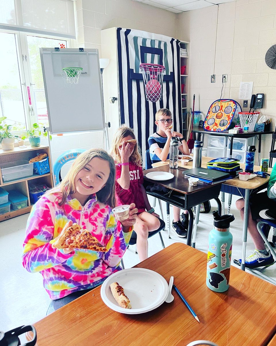 mrsG_learns's tweet photo. 🍕Winner Winner Pizza Lunch🍕
Our winning teams and MVPs from our IREADY Touchdown Tournament had their well earned reward- a pizza party- today! So proud of all their work and love watching them get into their next challenge- MARCH MADNESS 🏀!!
#ireadychallenge #leveluppinckney https://t.co/iFjTLv1GC7