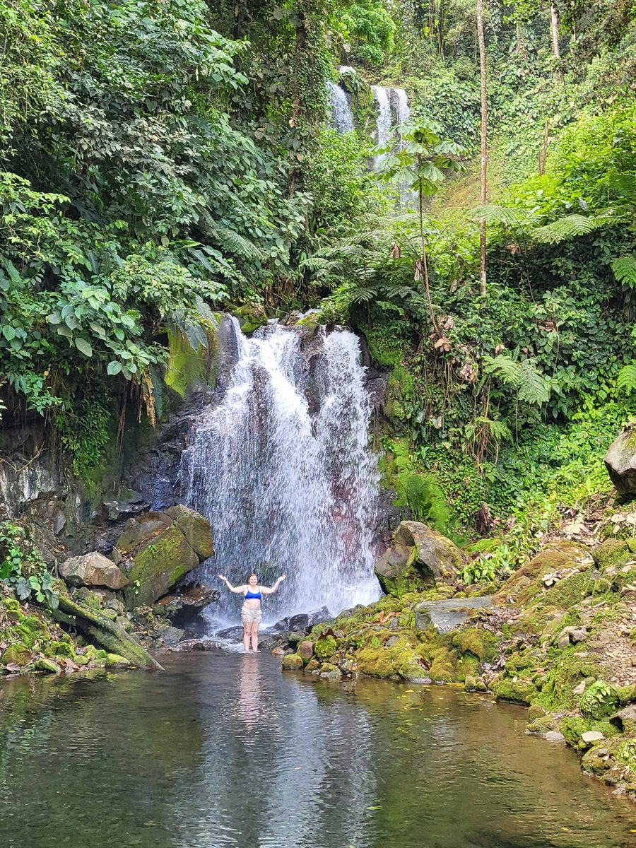 AtoBTravels's tweet photo. Amazing twin waterfalls in Costa Rica. 🇨🇷 #atobtravels #purevida https://t.co/OSId5gxXNe