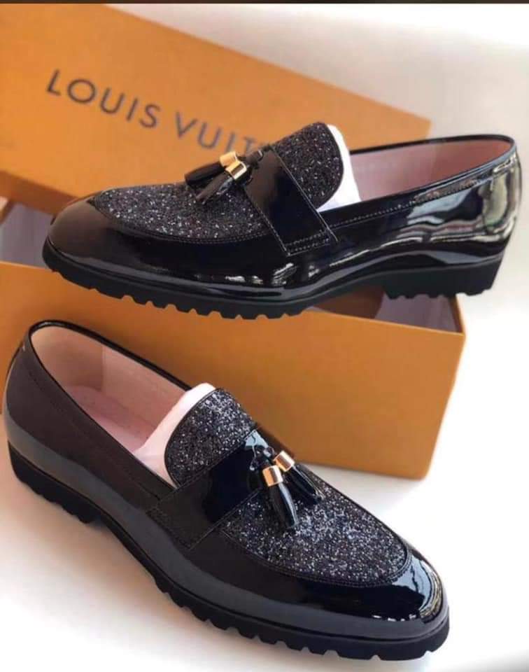 yog_man's tweet photo. Quality shoes available all sizes plus they are original. Very affordable price. https://t.co/Oh3Lj62RJQ