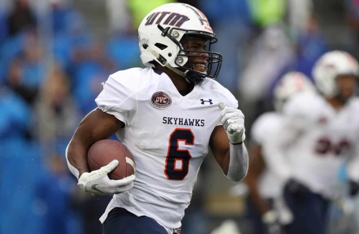 #AGTG After a great phone call with <a href="/CoachBelton/">Hassan Belton</a> I'm blessed to receive my first scholarship offer from University of Tennessee-Martin  🧡