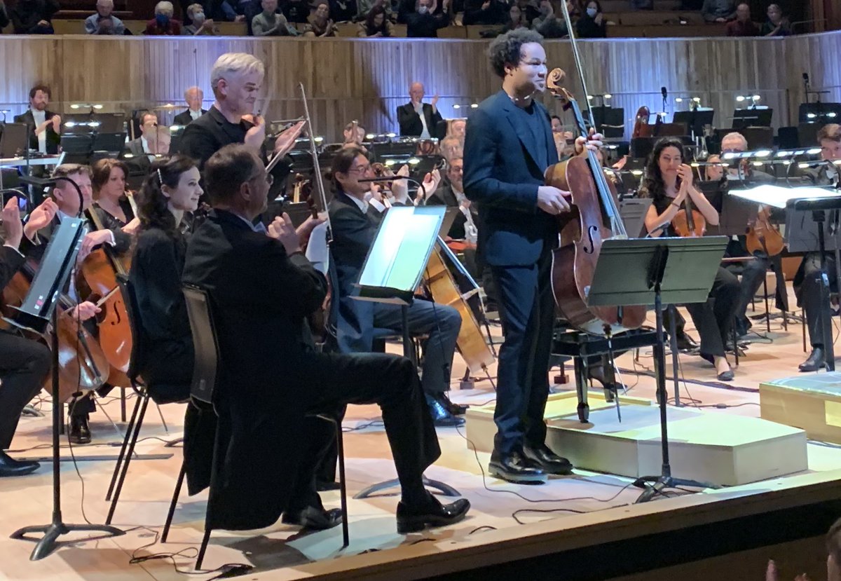 Geoff_Andrew's tweet photo. Lovely @LPOrchestra concert @southbankcentre  tonight: #EdGardner conducting pieces by #JudithWeir, @dan_kidane &amp; Bartók. Highlight probably Shostakovich 2nd cello concerto, beautifully played by @ShekuKM  here getting an ovation. https://t.co/apSwZimZ4G