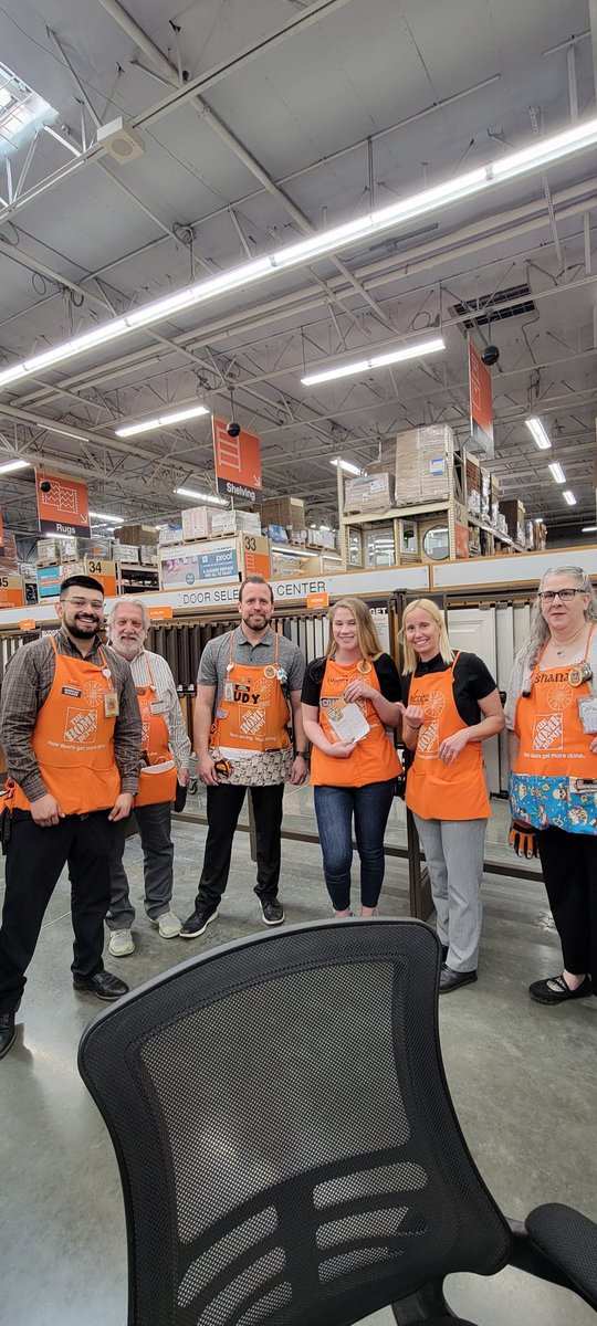 Recognizing our flooring specialist Megan today. She's #1 in the district in all metrics on the flooring specialty MyView and doing an amazing job! #GETwiththeprogram #d171 #6965specialtydreamteam @mike_astorino @JabarrBean @JPierceHD @PS_RSM @6965homedepot