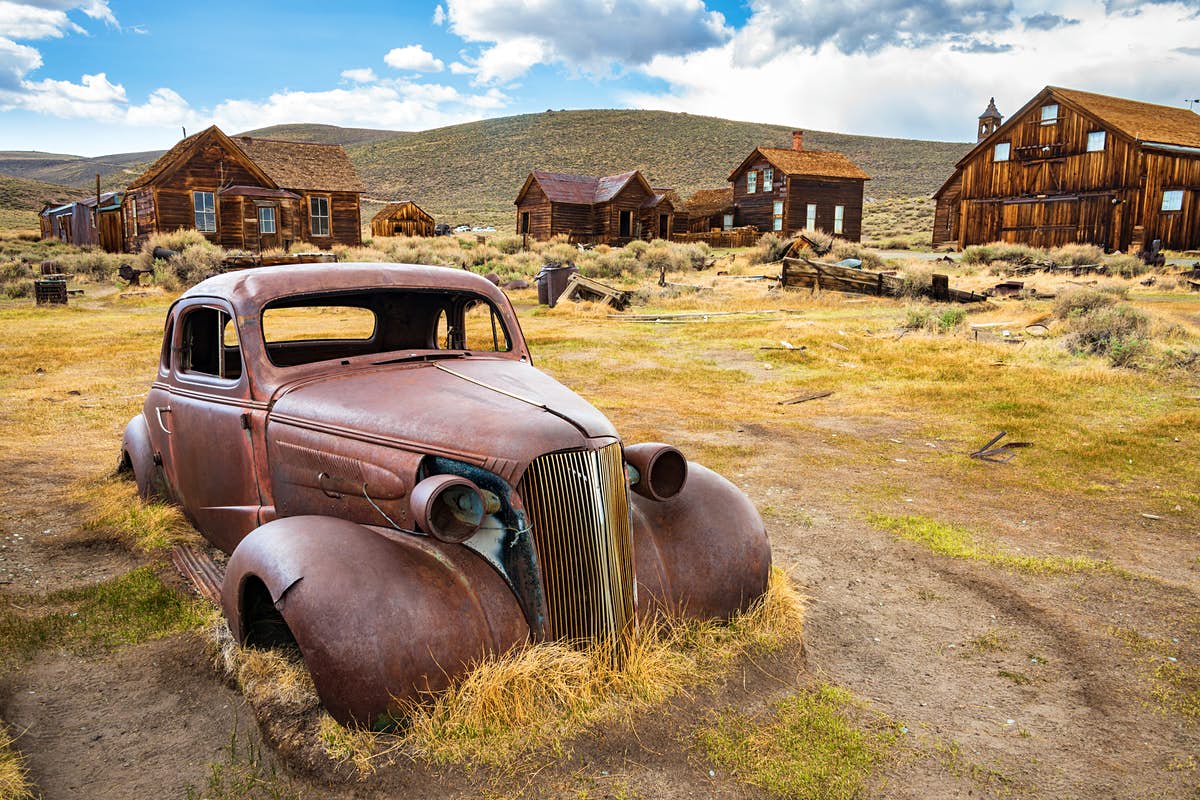 gsminingcompany's tweet photo. These towns full of rich history in #gold, #silver, and more have turned into cool ghost towns: https://t.co/izLyJuTCZt https://t.co/Nq134vRUui