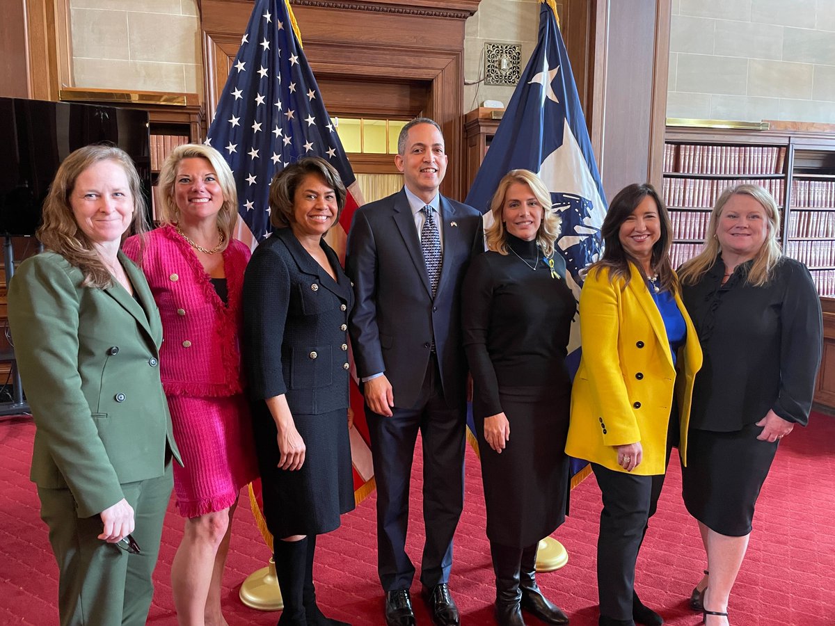 Julie Coker (@juliecokersd) on Twitter photo Thank you to <a href="/USTravel/">U.S. Travel</a> and <a href="/DepSecGraves/">Deputy Secretary Don Graves</a> for bringing us together. These are critical issues to our industry's full and inclusive recovery. Thank you to <a href="/USTravel/">U.S. Travel</a> and <a href="/DepSecGraves/">Deputy Secretary Don Graves</a> for bringing us together. These are critical issues to our industry's full and inclusive recovery.