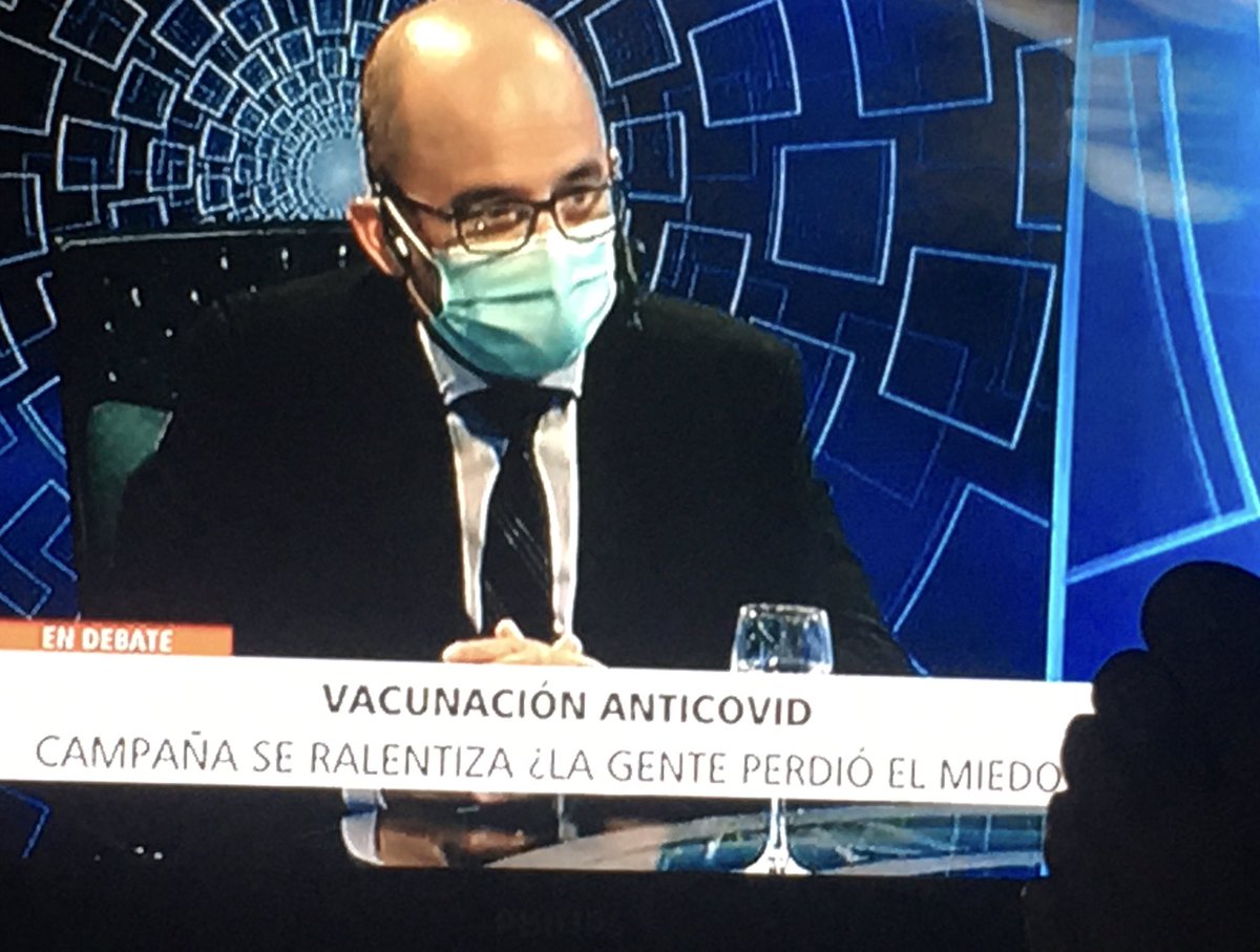 Dice el Dr Héctor Castro del @pai_mspbs que tuvo una epifanía y descubrió q debemos recurrir a la evaluación de riesgo y la responsabilidad individuales para lidiar con la pandemia 
Albricias, eureka, chocolate por la noticia