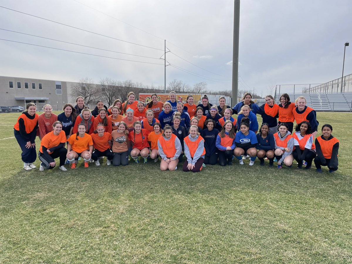 OSHSBoysSoccer's tweet photo. ๐ ๐ OS soccer is EastStrong ๐งก ๐. #OneOlathefamily #eaststrong #united @ADSutherlinOS @ADJohnsonOPS233 @OlatheESoccer @OEastAthletics https://t.co/xT5f7JhmTd
