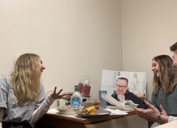 bradtheposter's tweet photo. here’s me enjoying a meal with some gal pals https://t.co/IUAR6jdZ2K