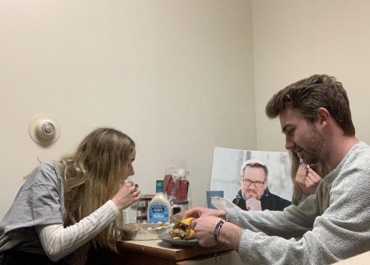bradtheposter's tweet photo. here’s me enjoying a meal with some gal pals https://t.co/IUAR6jdZ2K