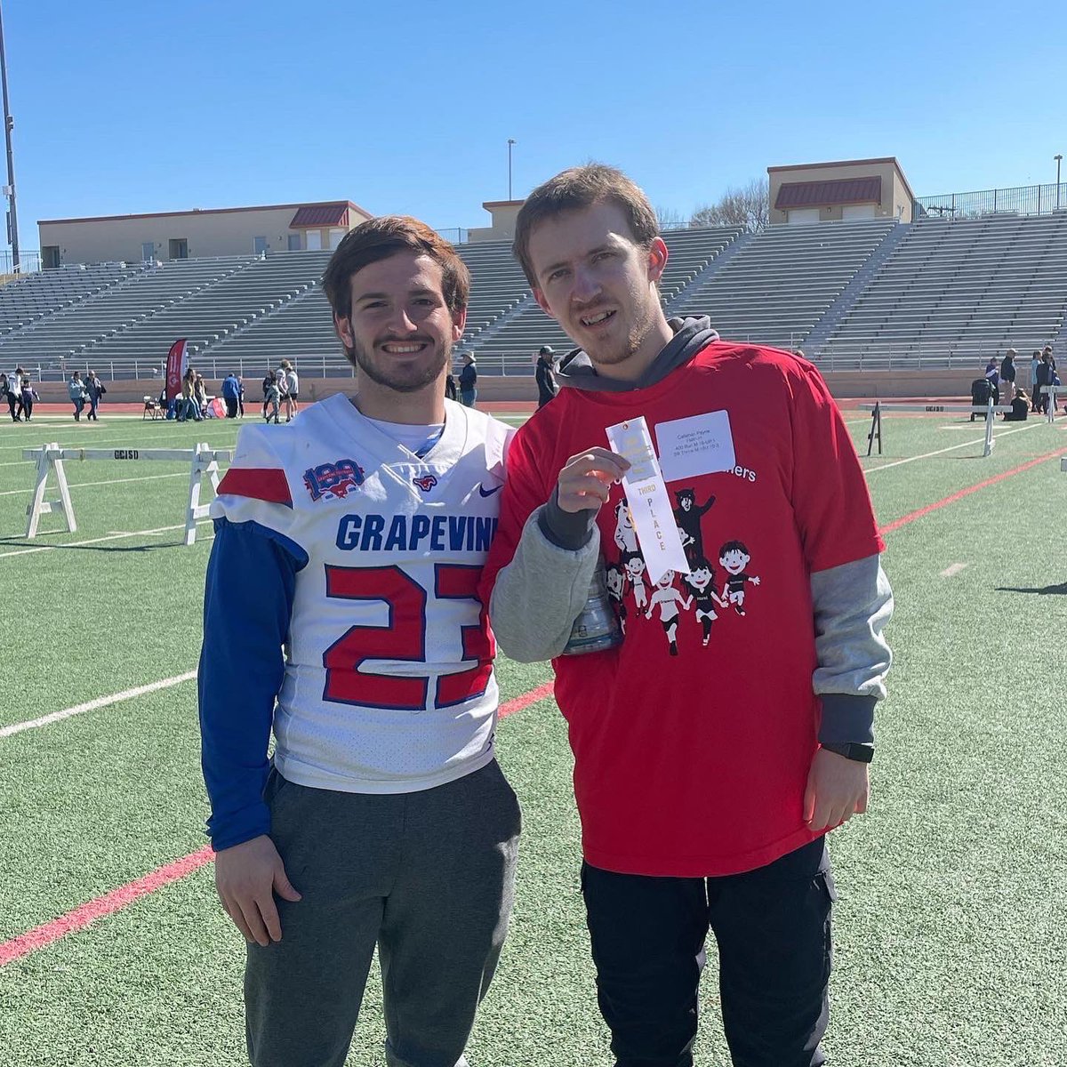 LLAPayne's tweet photo. A stadium full of brave champions!!!
#SpecialOlympics2022 #finallybackatit #autism #fragilex
"Let me win. But if I cannot win, let me be brave in the attempt." @brynapayne12 @GCISD @parkerpolk4 https://t.co/djGkXfLo6o