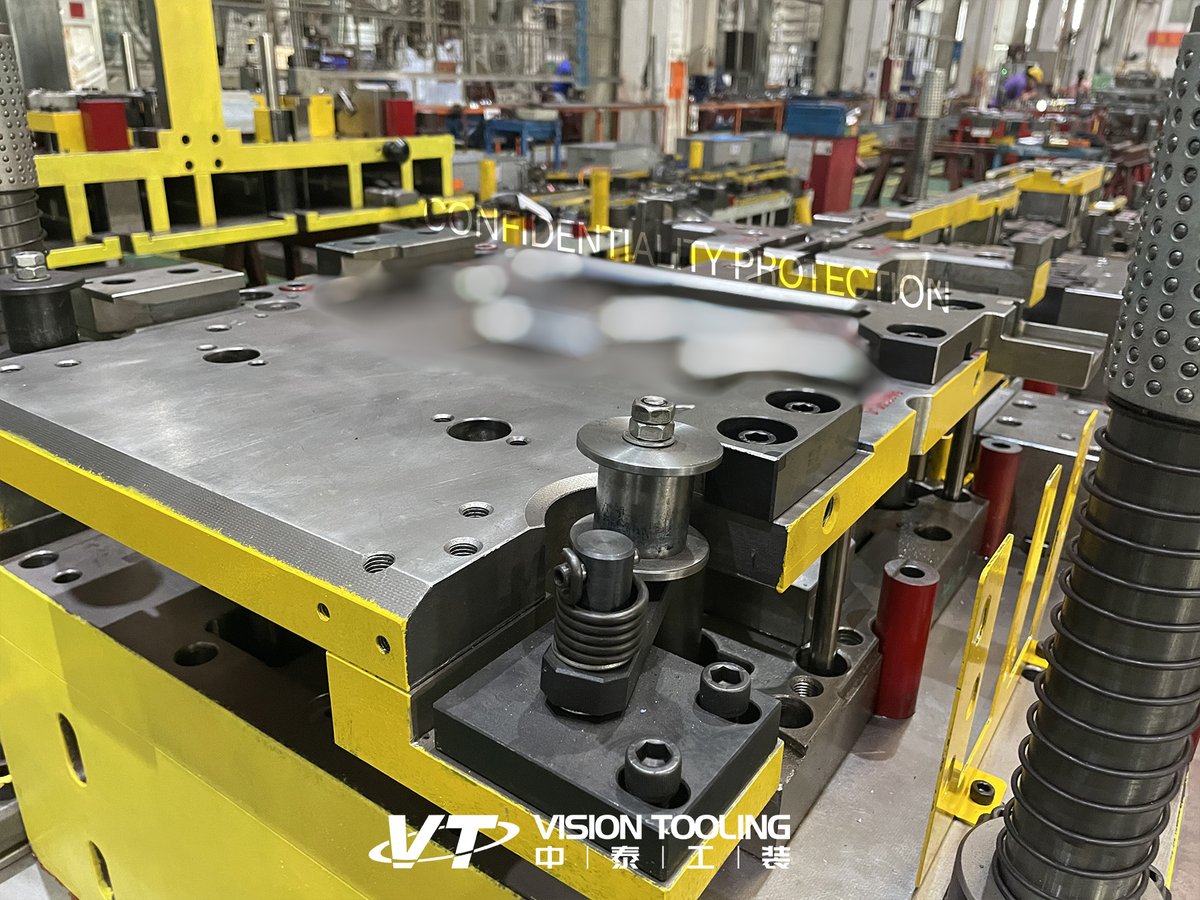 Visiontoolgroup's tweet image. It's a #steelstructure #transfer #tool ordered by our native customers with over 7000 KG weight, matching up with the press of 500t. Choose Vision Tooling is to choose speed and quality, welcome to inquire us by visiontoolgroup@gmail.com or +8613609687219
#automotive #tools