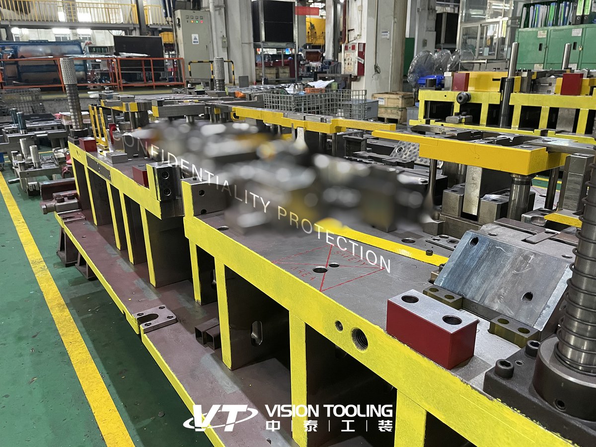 Visiontoolgroup's tweet image. It's a #steelstructure #transfer #tool ordered by our native customers with over 7000 KG weight, matching up with the press of 500t. Choose Vision Tooling is to choose speed and quality, welcome to inquire us by visiontoolgroup@gmail.com or +8613609687219
#automotive #tools