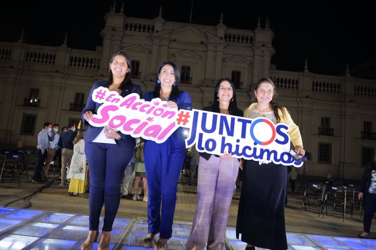 Ha sido un privilegio servir a 🇨🇱 en momentos + difíciles desde el retorno a la democracia y c/una pandemia para la q ningún país estaba preparado, entregando ayudas sociales a +16mill de chilen@s c/ #IFEUniversal. Con aciertos y errores, poniéndole todo el ❤️ #JuntosLoHicimos