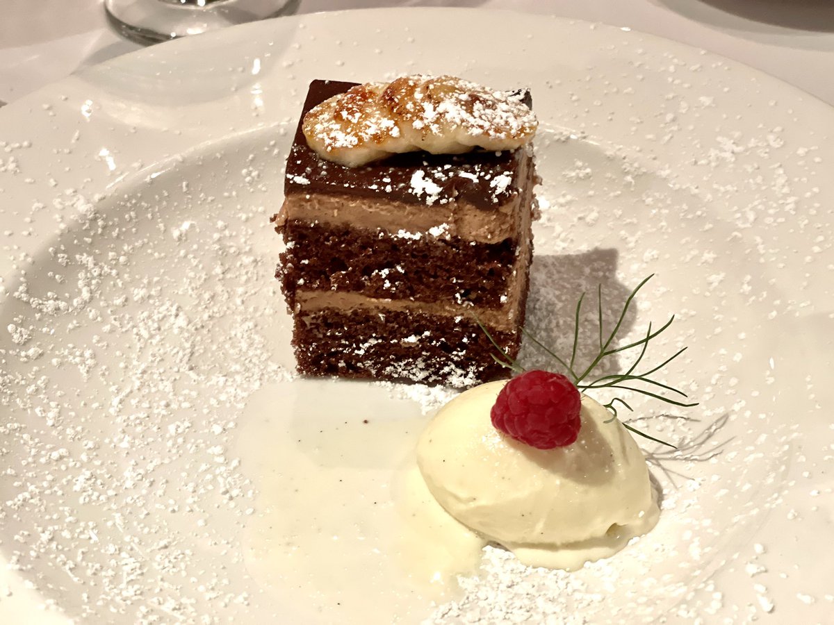 lindaloves2eat's tweet photo. Lunch at Da Marco in HTX. Impressed with great Italian food and an excellent wine list. #LindaEats #HTX #DaMarco #Foodies #foodphotography https://t.co/jILmhazPdi