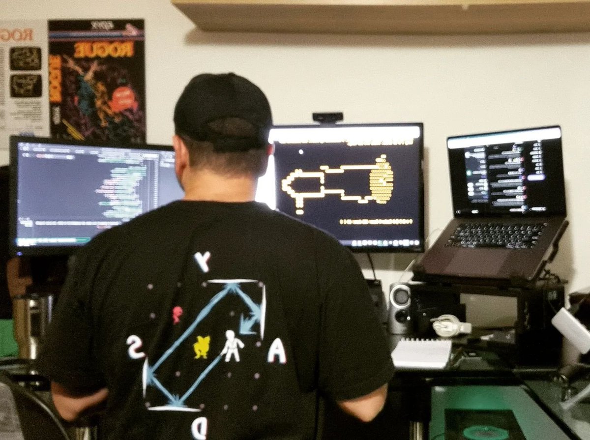 slashie_'s tweet photo. Night of the third day of the #7DRL challenge. #indiedev #yasd https://t.co/BxY8UhNGIj