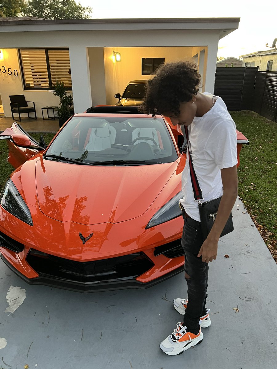 Realmetta_'s tweet photo. 👨🏾‍🦯👨🏾‍🦯 https://t.co/eFK3HWwXvl
