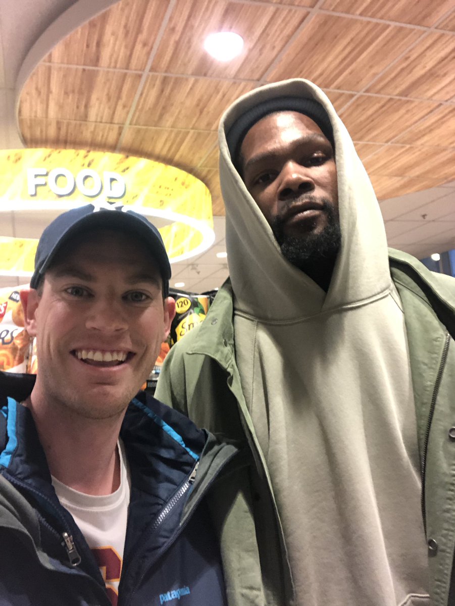 SantaClausen9's tweet photo. @KDTrey5 thanks again for the picture. Give ‘em hell tomorrow night. https://t.co/ErTUUL5Nuz