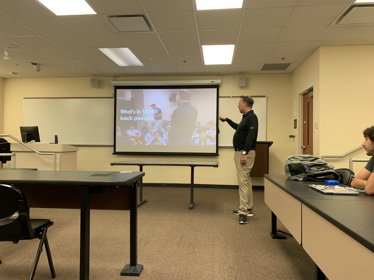 eleanorqking's tweet photo. Learning how to be the green shoe in a workshop with Kraig Kann tonight. 

“Standing up is your opportunity to stand out. Standing out is how you make your brand” #elevateYOU https://t.co/tzk6mz0rvY