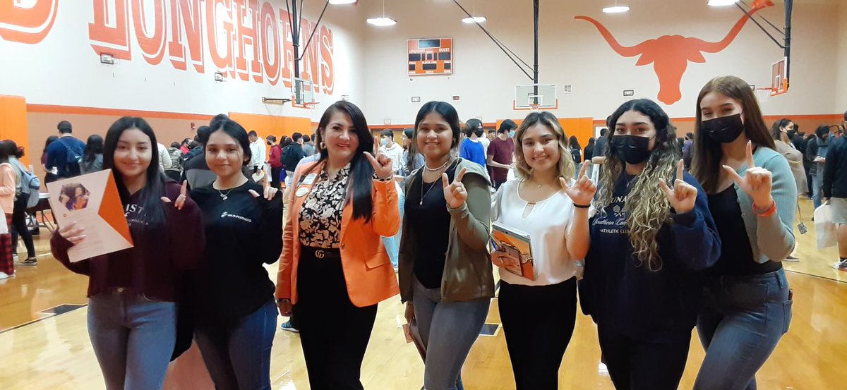 Dr_V_Lucy's tweet photo. Energizing day! 🧡 Meeting with high school students from Laredo @unitedisd #futureteachers #futureengineers #futurejavelinas #computersciencemajors #javelinas #javelinanation #tamuked https://t.co/ynR0N0GJmc