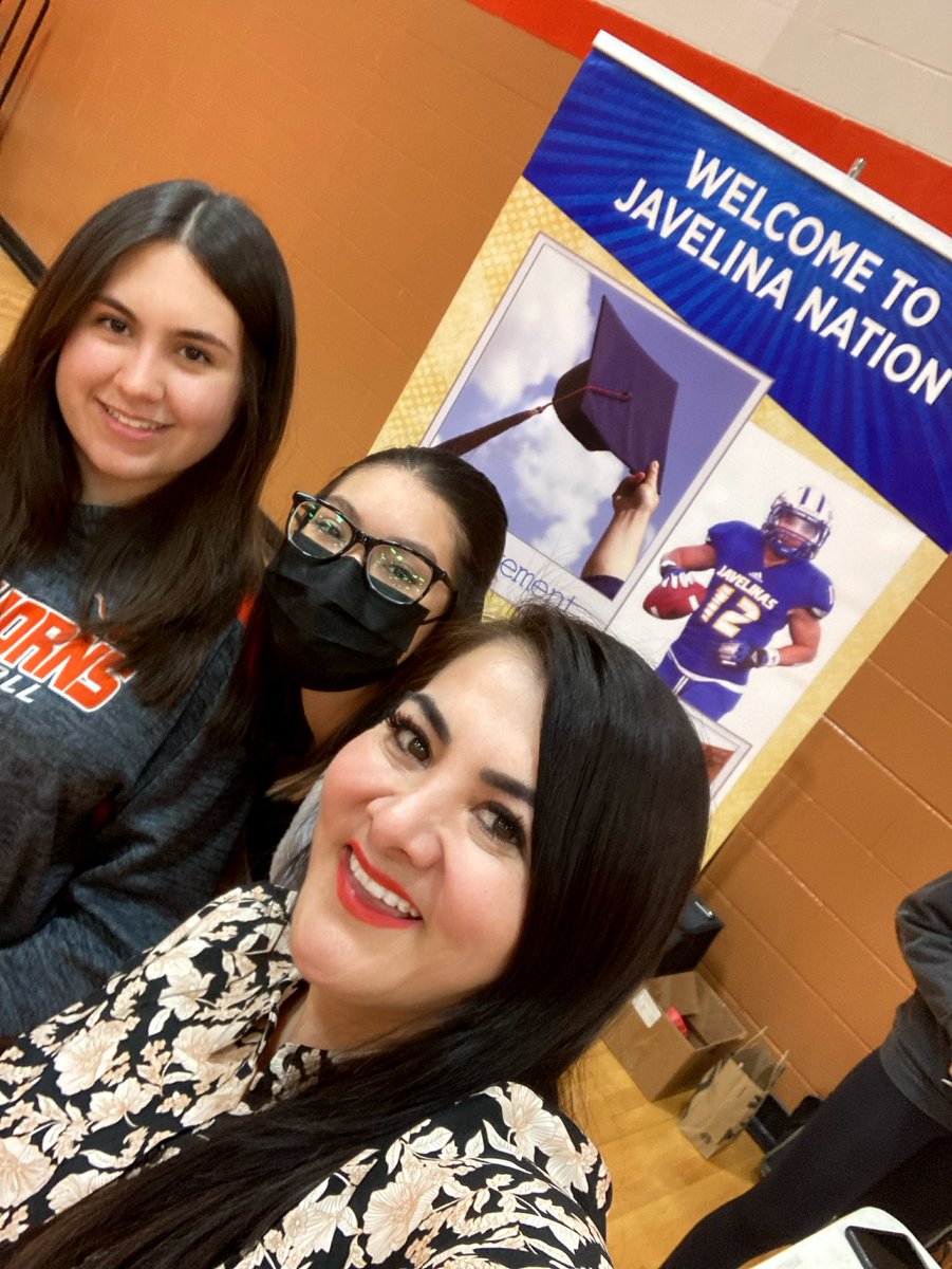 Dr_V_Lucy's tweet photo. Energizing day! 🧡 Meeting with high school students from Laredo @unitedisd #futureteachers #futureengineers #futurejavelinas #computersciencemajors #javelinas #javelinanation #tamuked https://t.co/ynR0N0GJmc