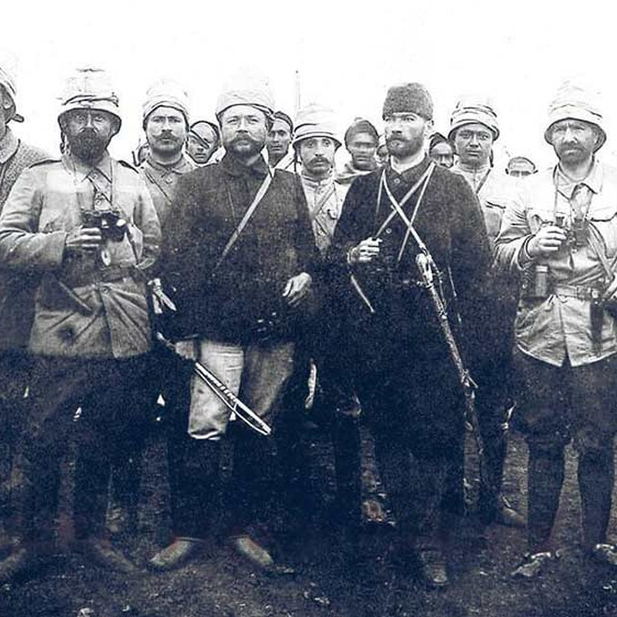 everythingturk1's tweet photo. Mustafa Kemal Ataturk volunteered to fight in the Italo-Turkish war in the Ottoman Vilayet of Tripolitania (present-day Libya) to oppose the Italian invasion. Here he is photographed at the The Battle of Tobruk where he led the Turkish army and the Libyan rebels and defeated Ital https://t.co/HVMiR2hilA