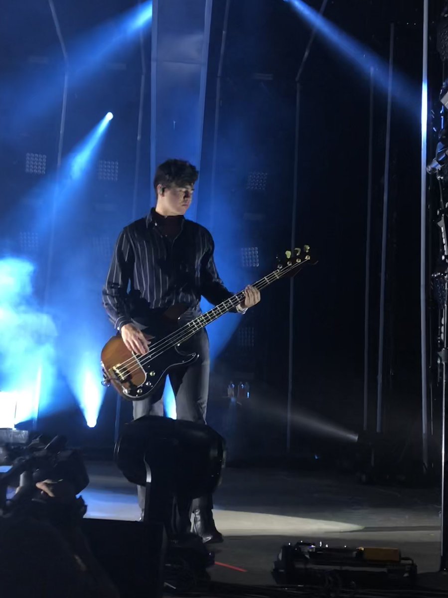 unpredictacal's tweet image. #ThankYou5SOS for being with me every step of the way, through high school, college, and now graduate school! I love growing alongside you and cannot wait for what the future holds 💜