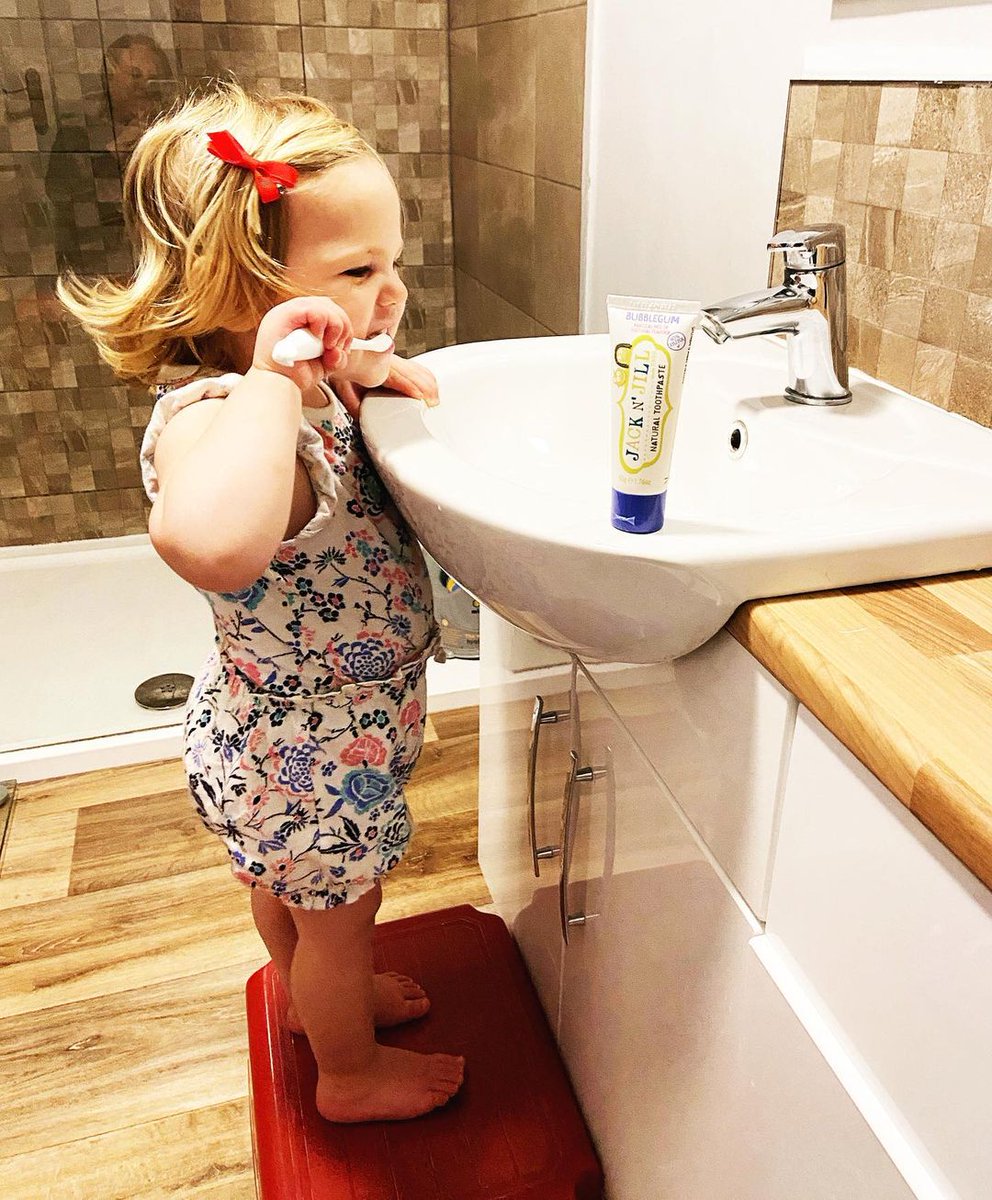 jacknjill's tweet photo. โYou donโt have to brush your teeth... just the ones you want to keep.โ Love this!! ๐ ๐
#Repost thanks to @the_mum_diary
#momentsinmotherhood #lifeasmama #igmotherhood #motherhoodinspired #featuremama #memoirsofmotherhood https://t.co/1gYN7gj0kY