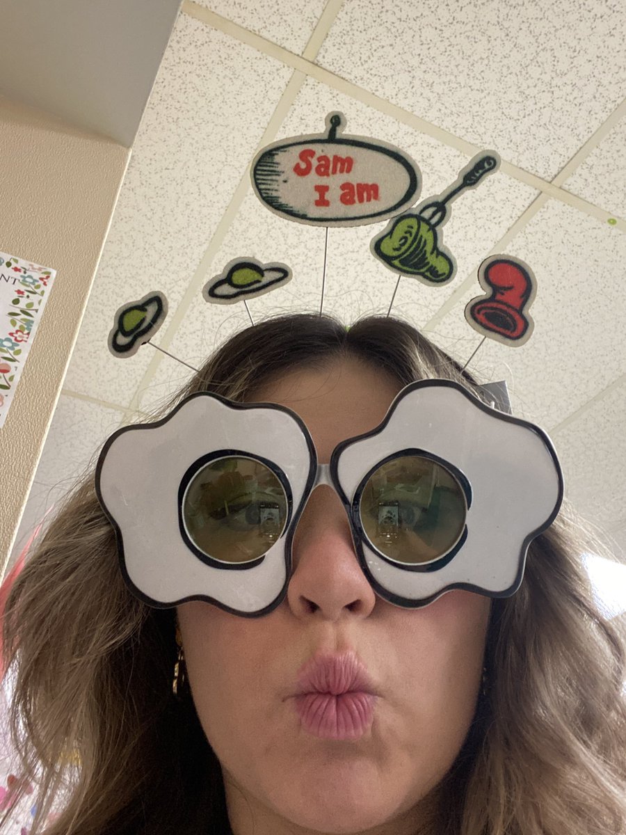 marriedmyfridge's tweet photo. i truly love my job so so much 🥰💓 https://t.co/4K0DQn4M0A