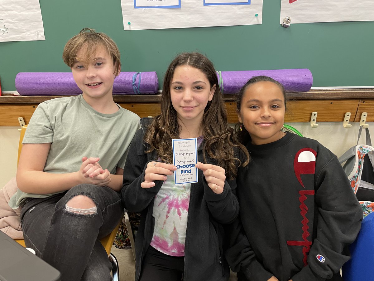 Thank you to our guest reader <a href="/MsMcGovernLB/">Anna McGovern</a> 😊 We loved listening to your favorite chapter of "Wonder", and cannot wait to use our new bookmarks! #PARP #lbleads <a href="/Jennifer_LynnP/">Jennifer Pullara</a> <a href="/LindellPTA/">LindellPTA</a> <a href="/LBSchoolsNY/">LongBeachSchools</a> <a href="/RomanelliPaul/">Paul Romanelli, Ed.D.</a>