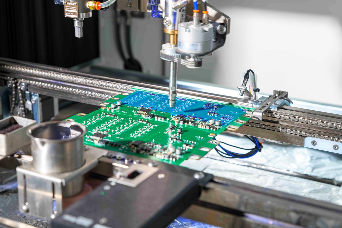 FelixEServices's tweet photo. PCBA Coating serves as a protective coating against chemical and corrosive attack of the circuit board and its components. #pcb #coating https://t.co/xMiW6nJR5i